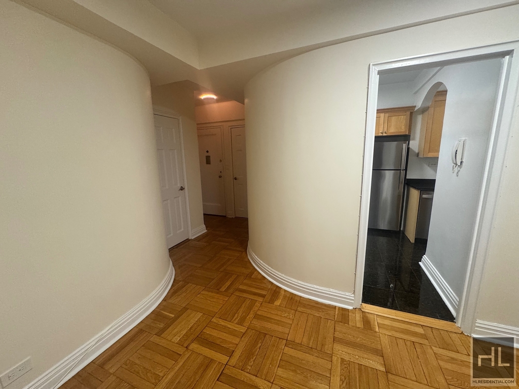 East 56 Street - Photo 3