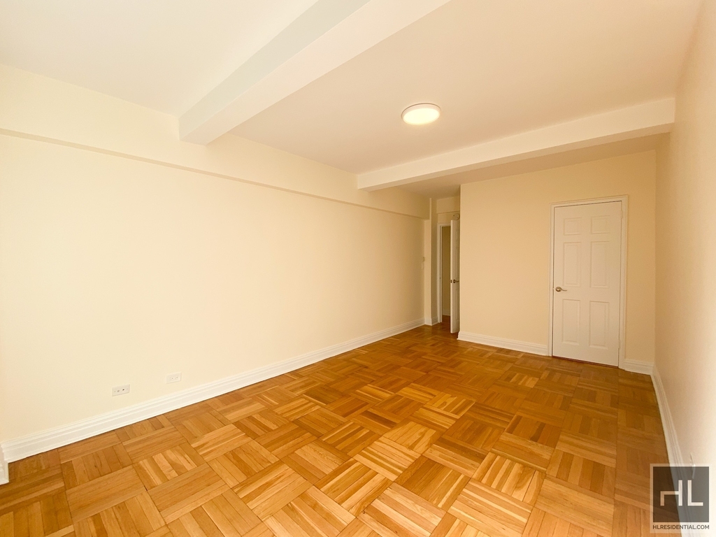 East 56 Street - Photo 7