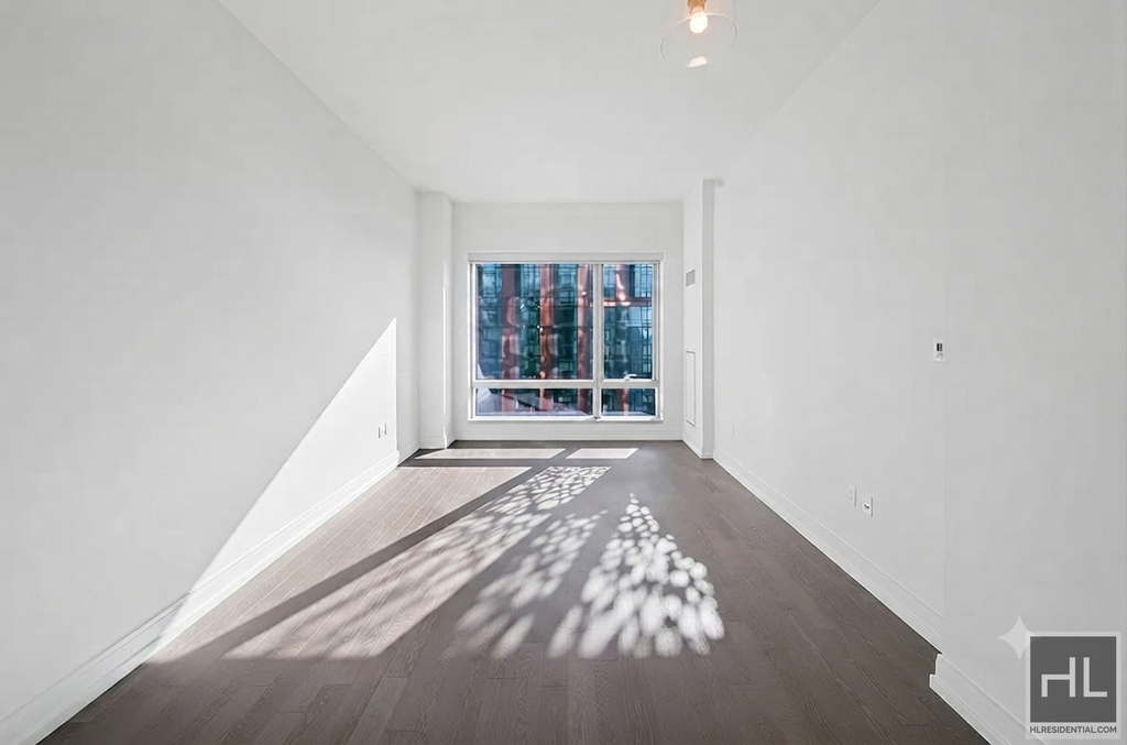 10th Avenue - Photo 1