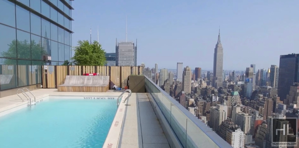 Tenth Avenue - Photo 4