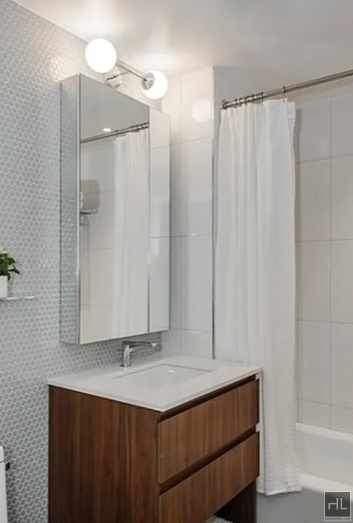 11th Avenue - Photo 4