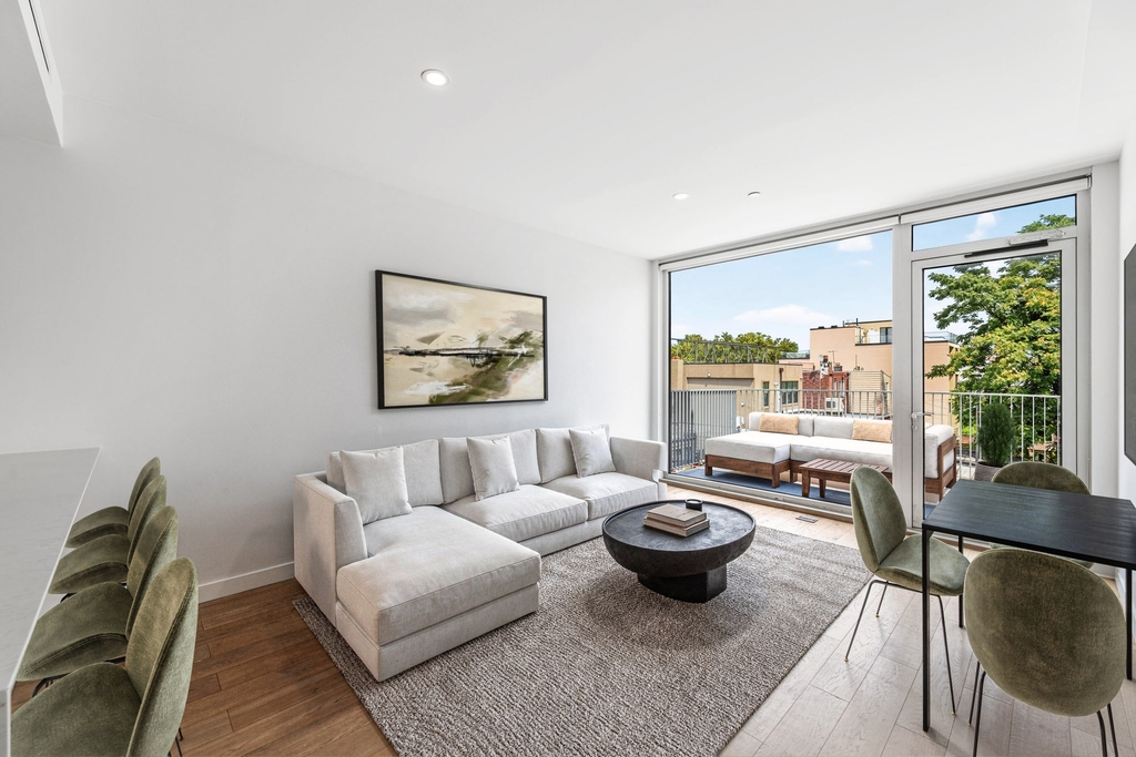 632 Lorimer Street - Photo 0