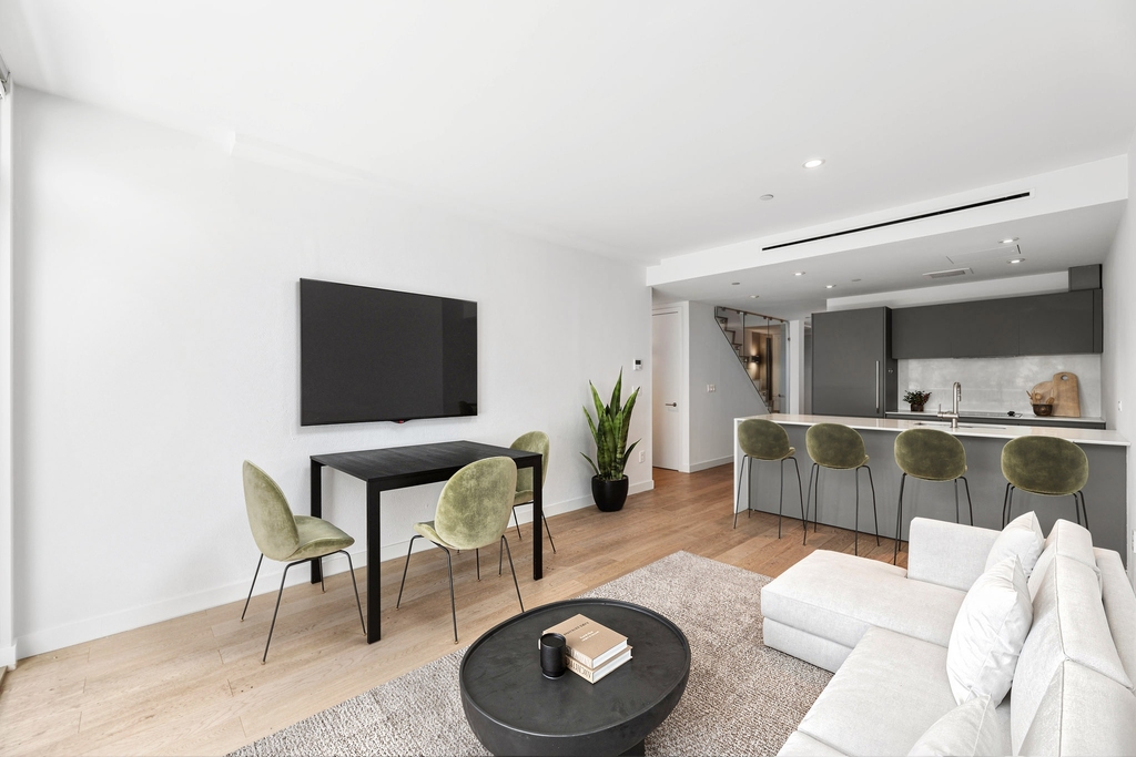 632 Lorimer Street - Photo 1