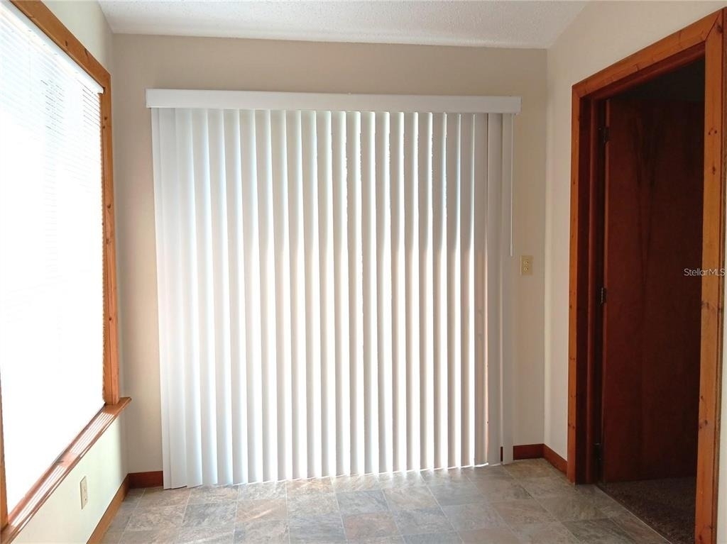 4840 19th Street N - Photo 2
