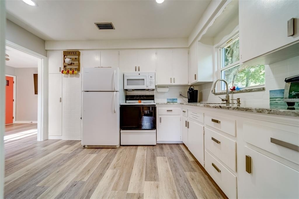 10802 Mohawk Road - Photo 6