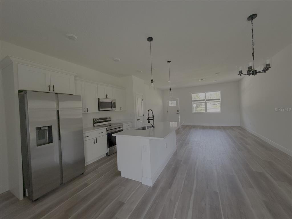 1852 W Quaker Lane - Photo 2