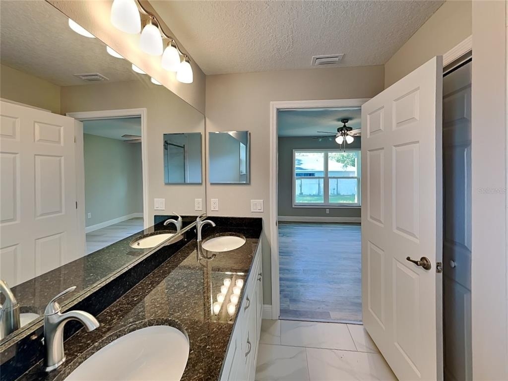 2082 W Swanson Drive - Photo 10