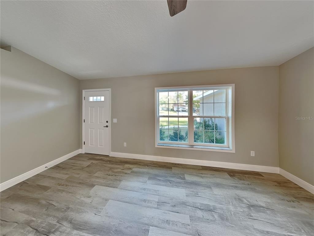 2082 W Swanson Drive - Photo 2