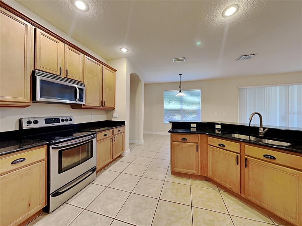 589 Errol Parkway - Photo 3