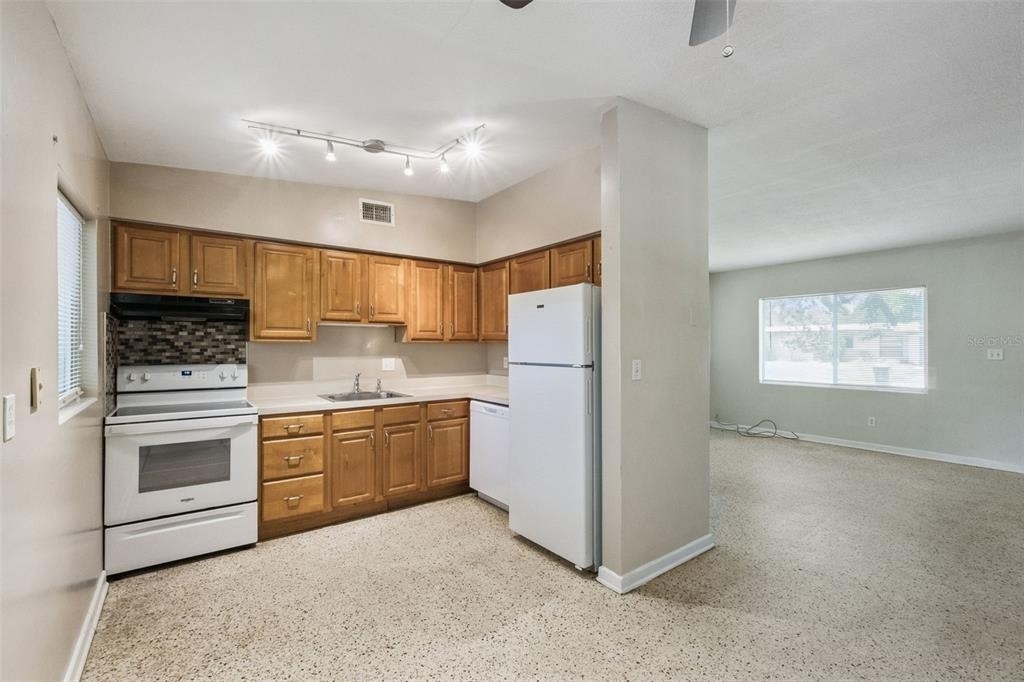 1416 Beatrice Drive - Photo 4