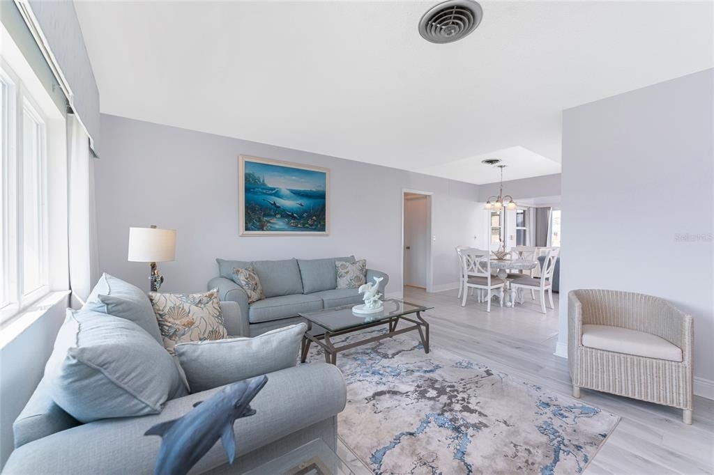 1720 Florence Avenue - Photo 4