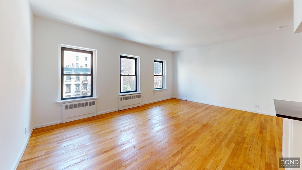 947 1st Avenue  - Photo 3