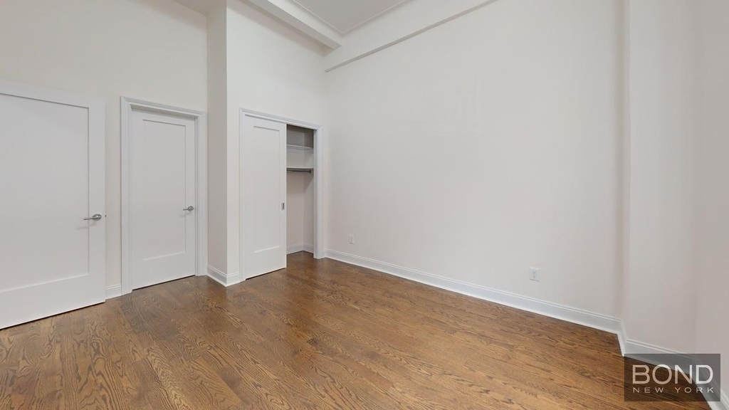 25 West 68th Street  - Photo 3