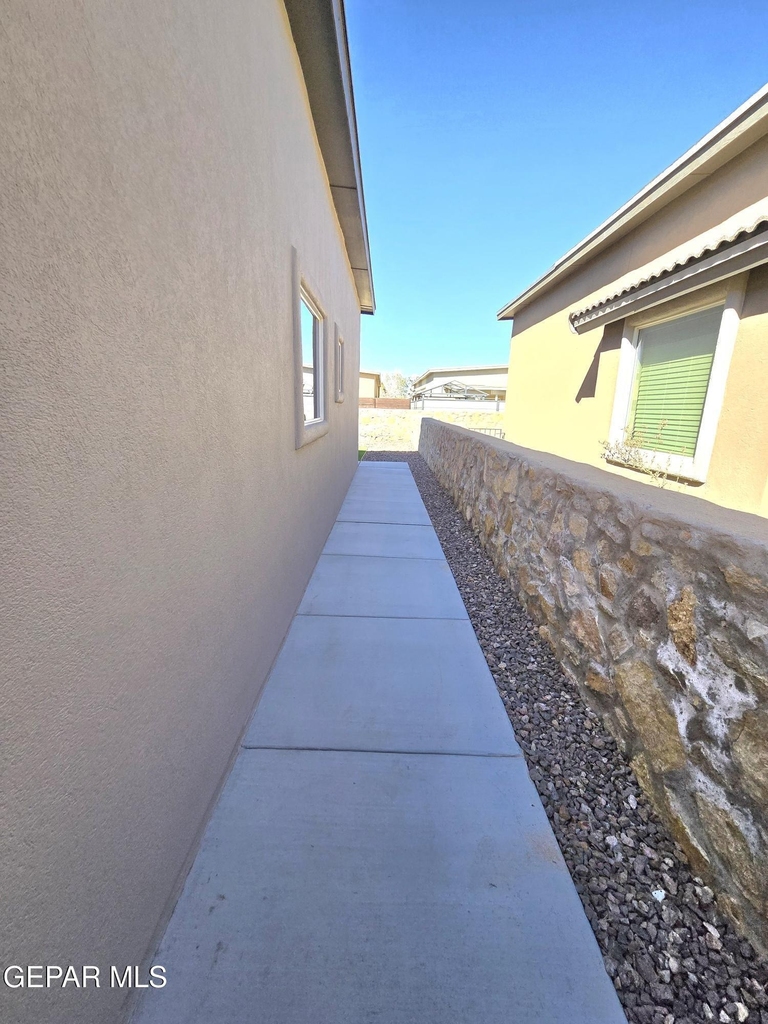 3857 Loma Cortez Drive - Photo 21