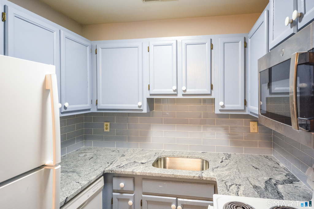31 Stuart Avenue - Photo 6