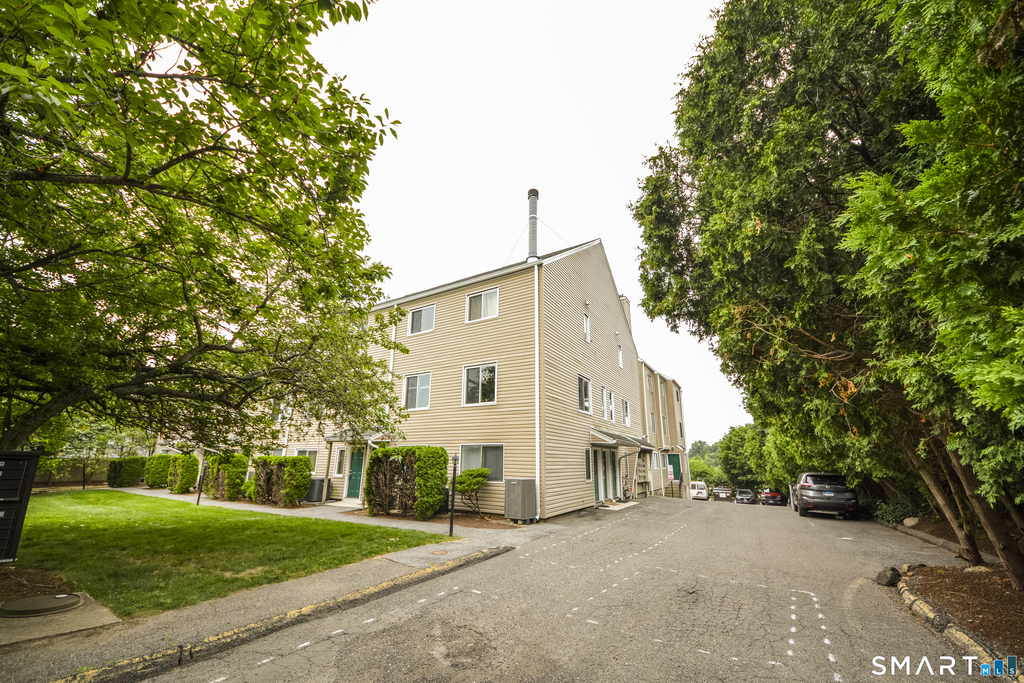 31 Stuart Avenue - Photo 0