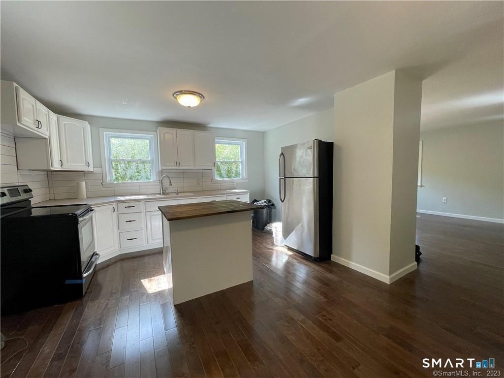 155 Riverside Drive - Photo 3