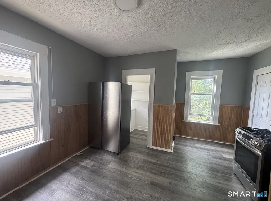 473 Putnam Street - Photo 4