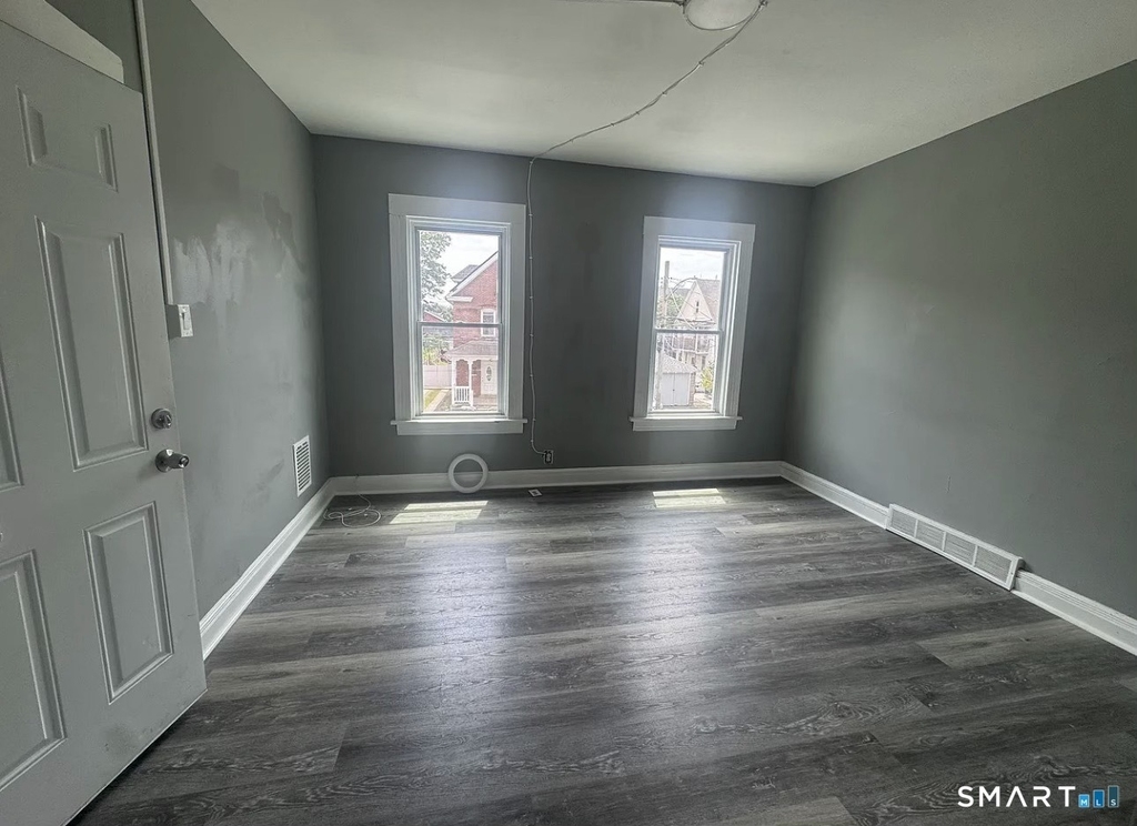 473 Putnam Street - Photo 0
