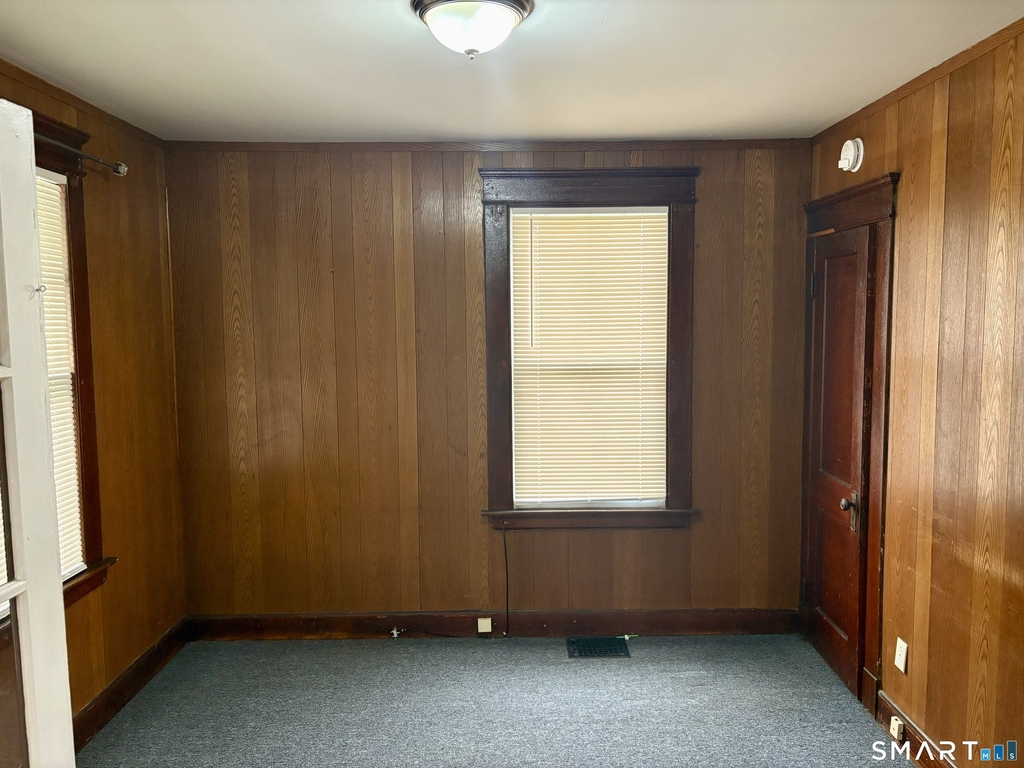 565 Sylvan Avenue - Photo 4