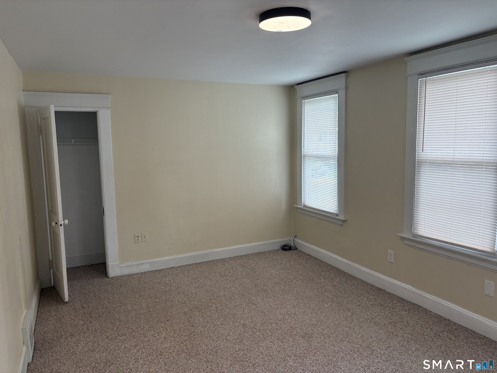 565 Sylvan Avenue - Photo 6