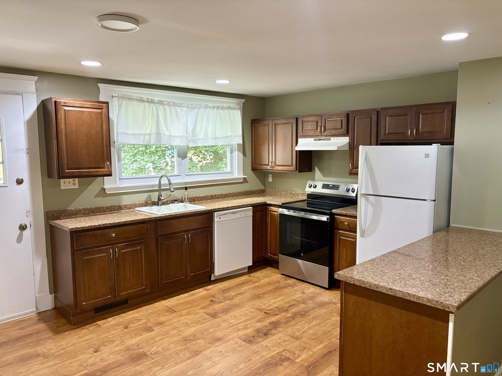 565 Sylvan Avenue - Photo 10