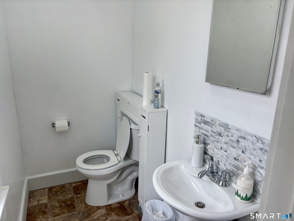 565 Sylvan Avenue - Photo 8
