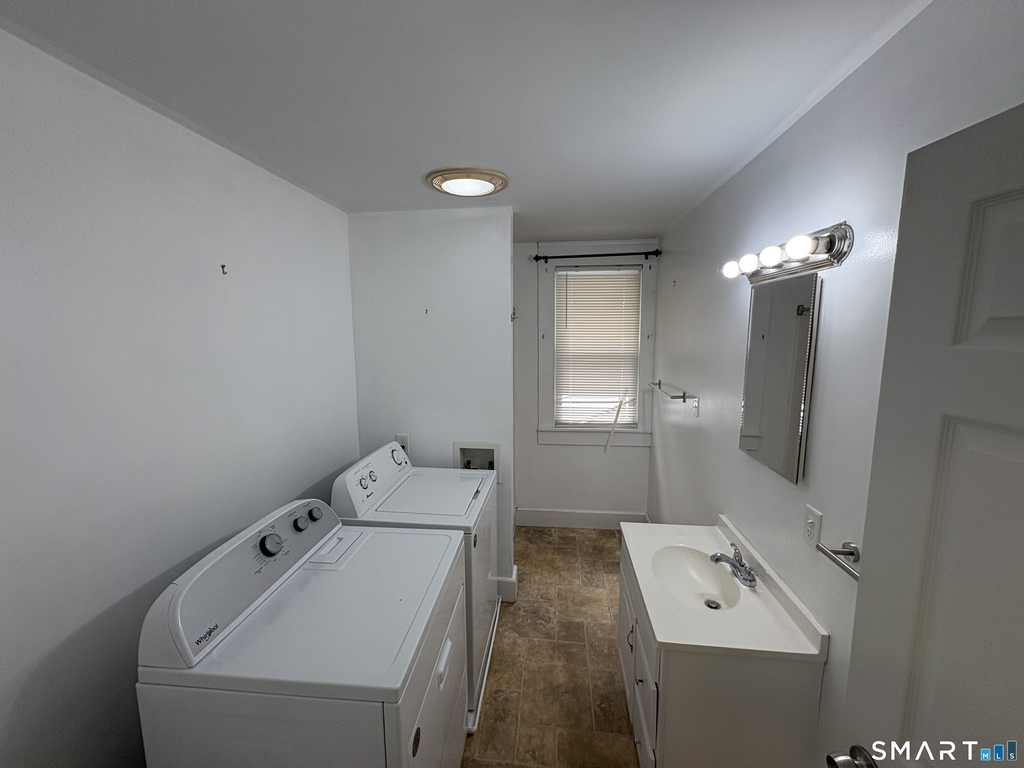565 Sylvan Avenue - Photo 13