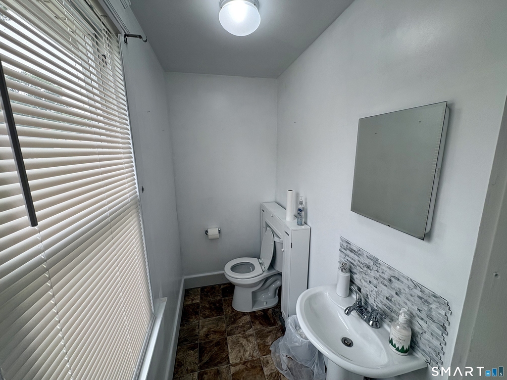 565 Sylvan Avenue - Photo 9