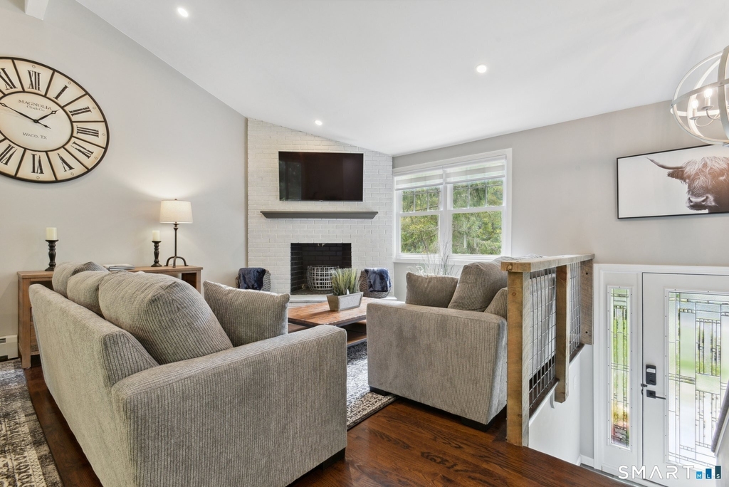 85 Michael Drive - Photo 4