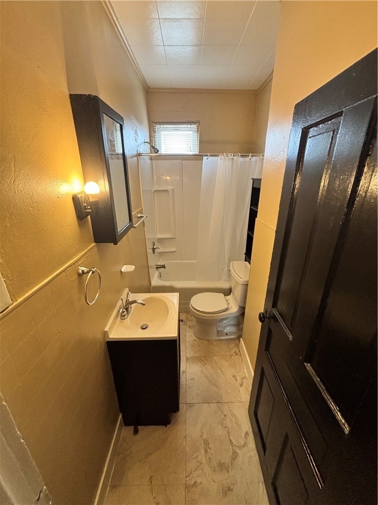 612 E 18th St - Photo 5