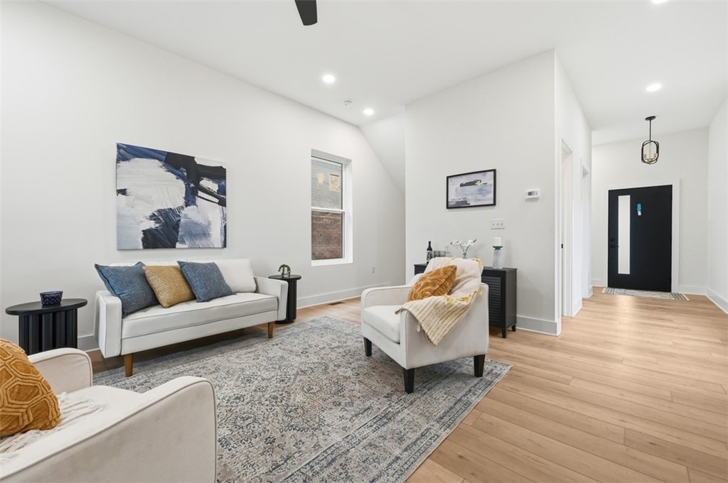 1361 Hawthorne St - Photo 1