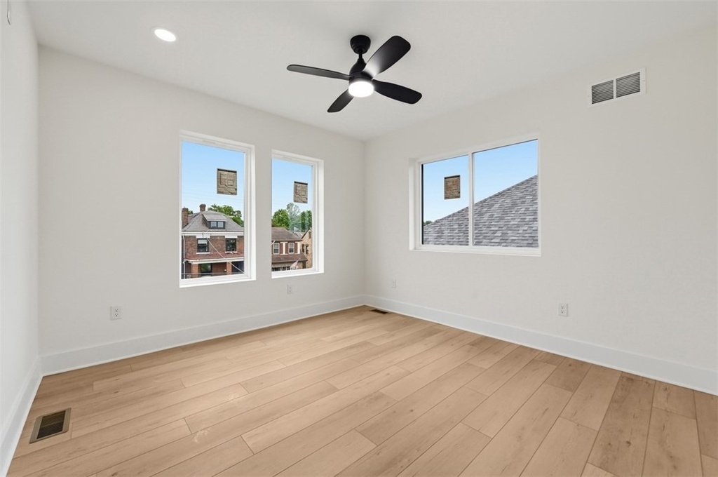 1361 Hawthorne St - Photo 27