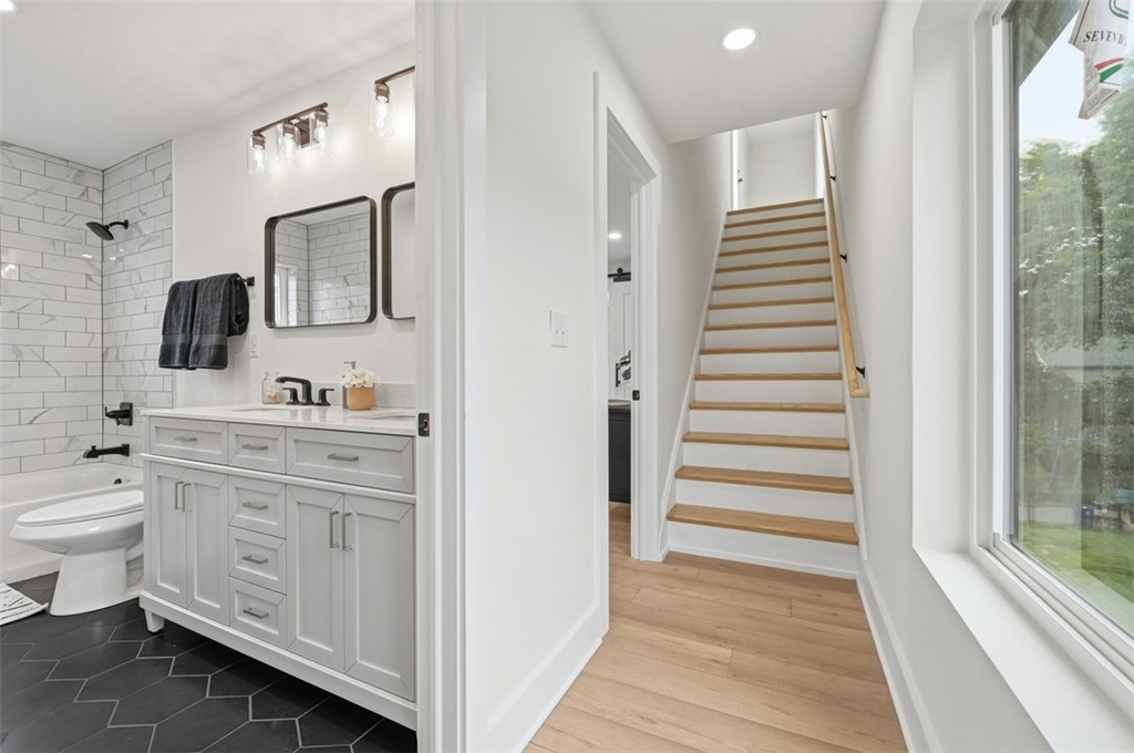 1361 Hawthorne St - Photo 12