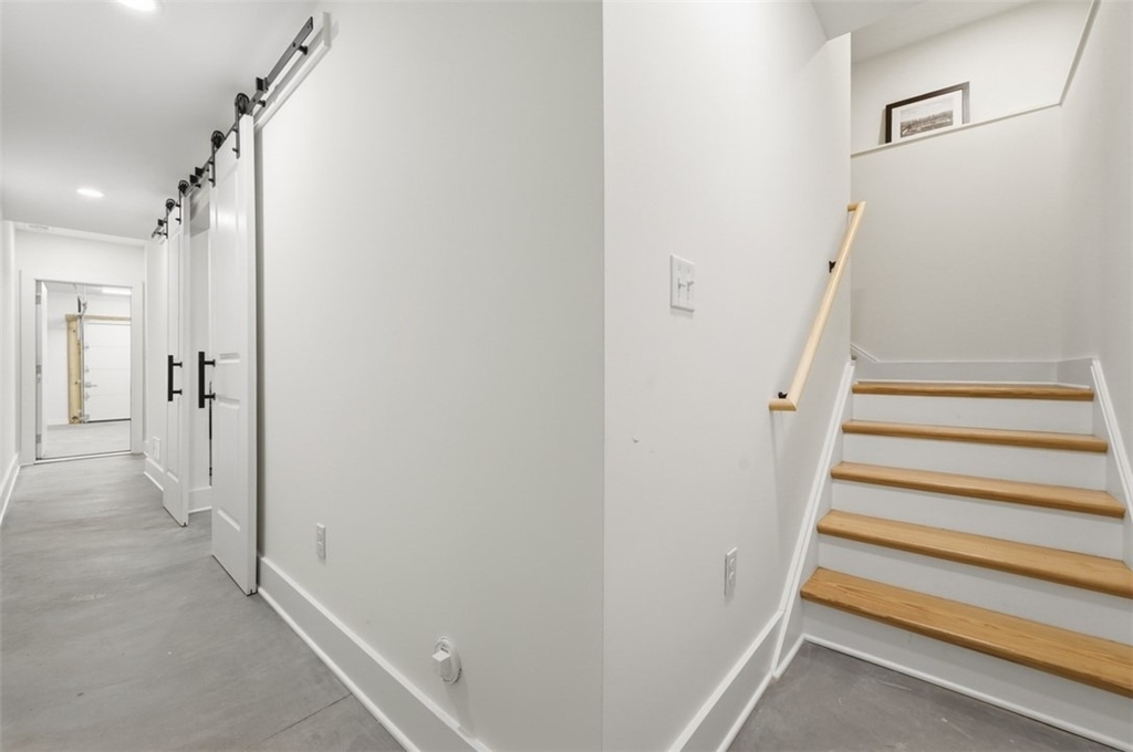 1361 Hawthorne St - Photo 16