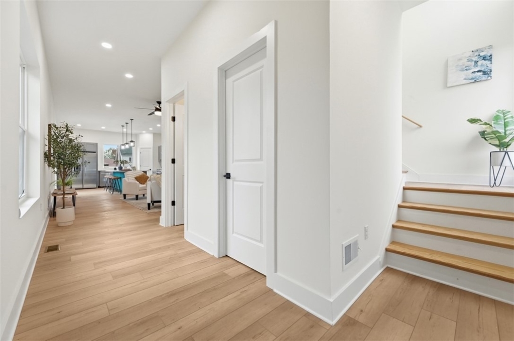 1361 Hawthorne St - Photo 18