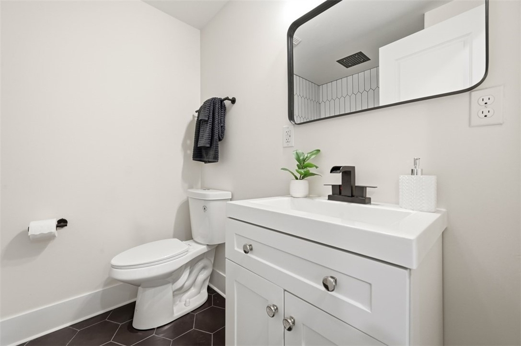 1361 Hawthorne St - Photo 24