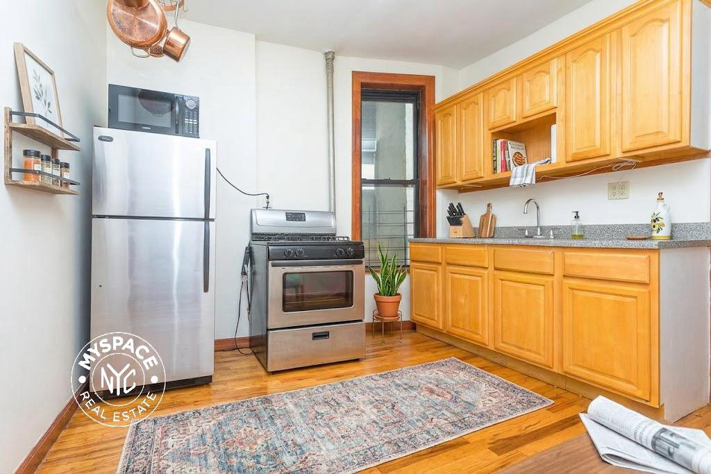322 Rodney Street - Photo 2