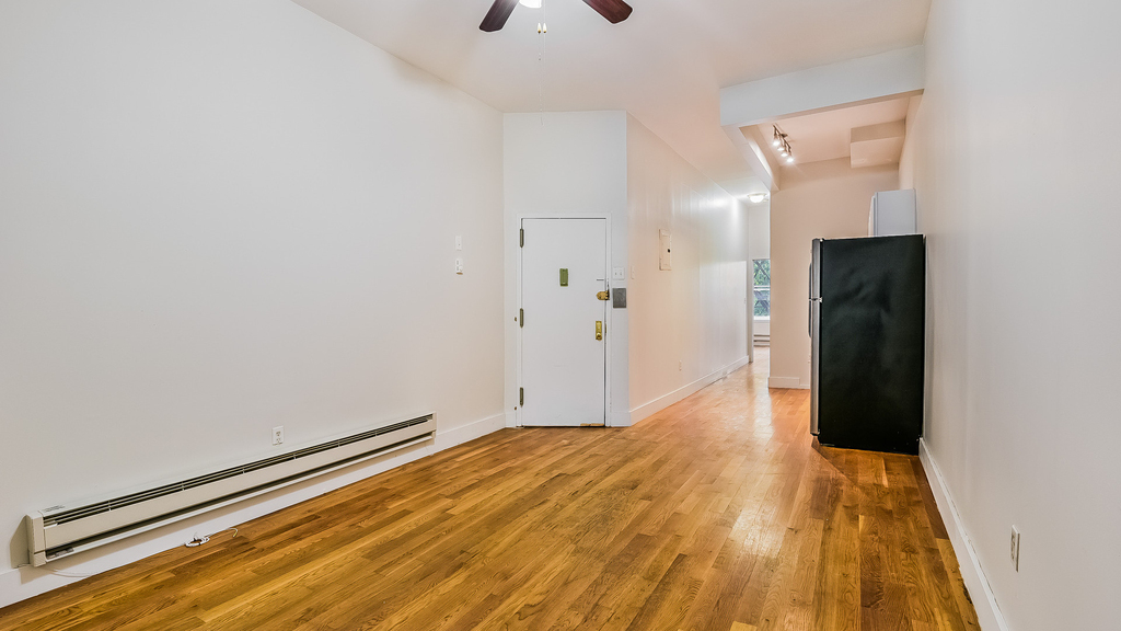 828 Halsey Street - Photo 10