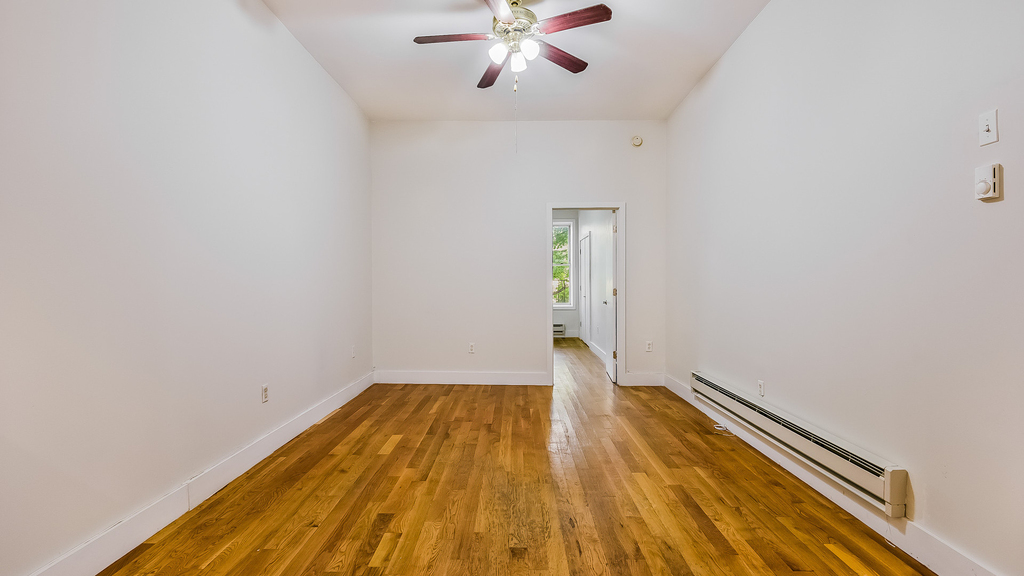 828 Halsey Street - Photo 8