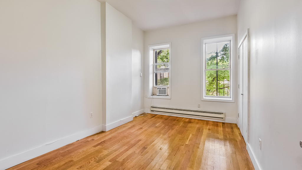 828 Halsey Street - Photo 11