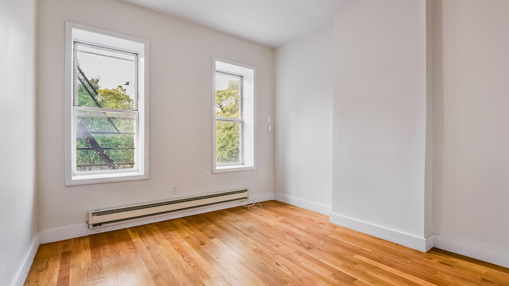 828 Halsey Street - Photo 3