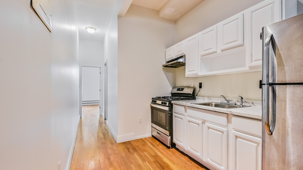 828 Halsey Street - Photo 6
