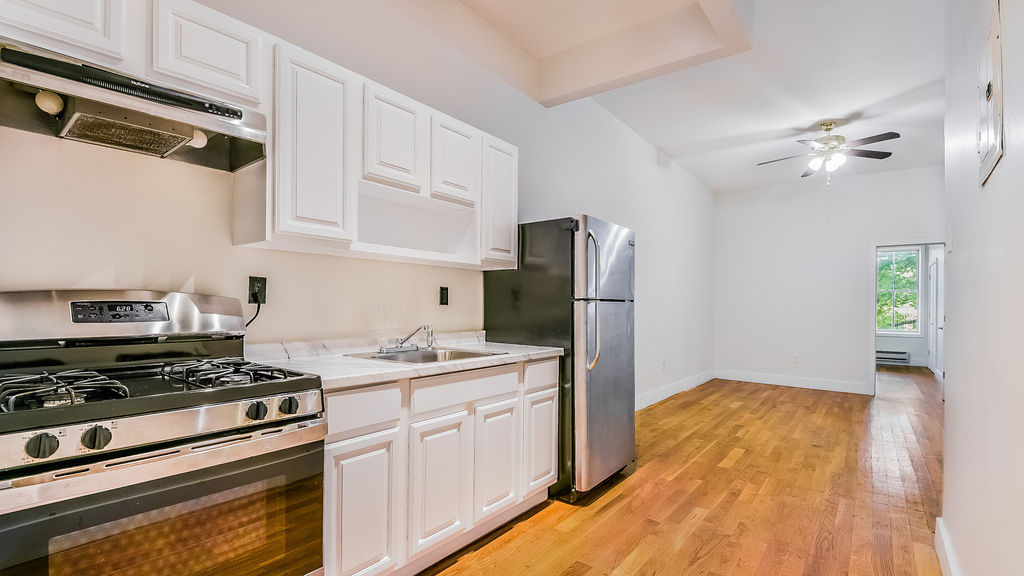828 Halsey Street - Photo 13