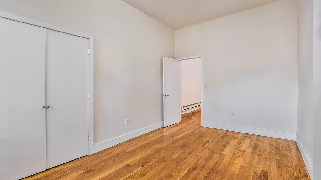 828 Halsey Street - Photo 12