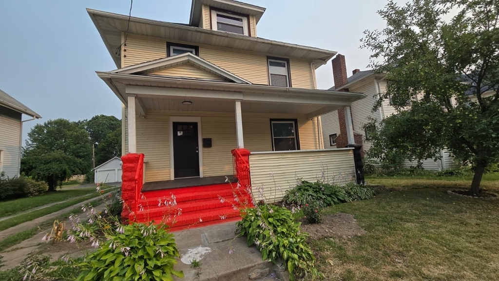 1704 E Main St - Photo 2