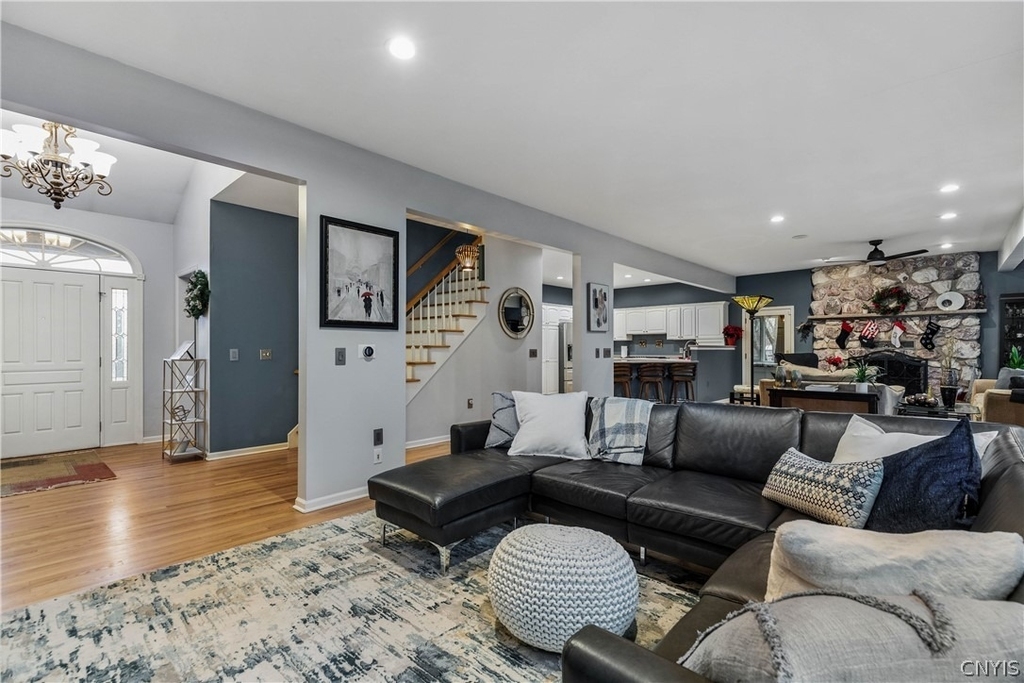 4892 Macgregor Lane - Photo 2
