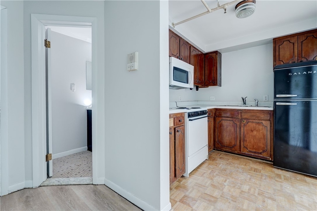400 Main Street - Photo 2