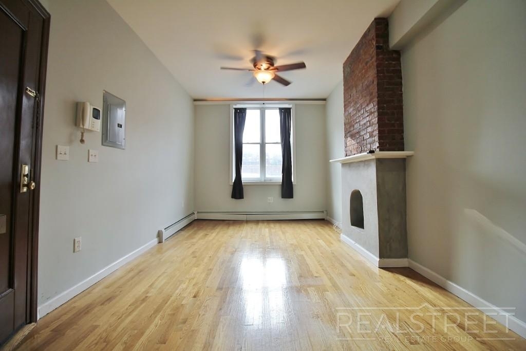 479 Hicks St - Photo 3