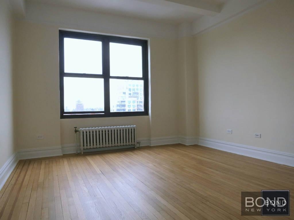 Second Avenue - Photo 2